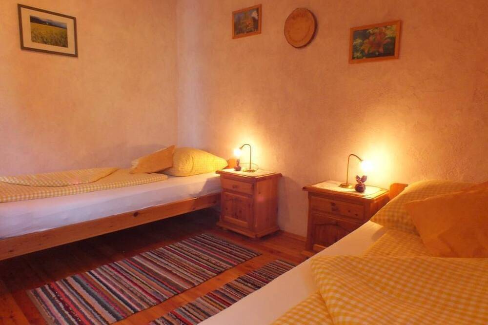 Ferienhaus \"Alte Schmiede\" - Ferienhaus/3 Schlafräume/ Dusche, Wc in Mariahof, Lavanttaler Alpen