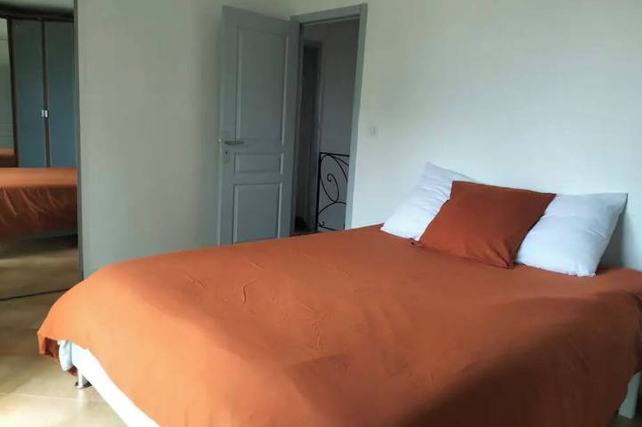 Location de vacances pour 8 personnes, avec terrasse ainsi que jacuzzi et jardin à Gallargues-le-Montueux - 4