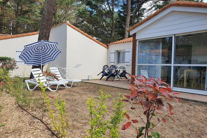 Vacation Home: 2 Bedrooms, Sleeps 5 in La Faute-sur-Mer, L'Aiguillon-la-Presqu'île