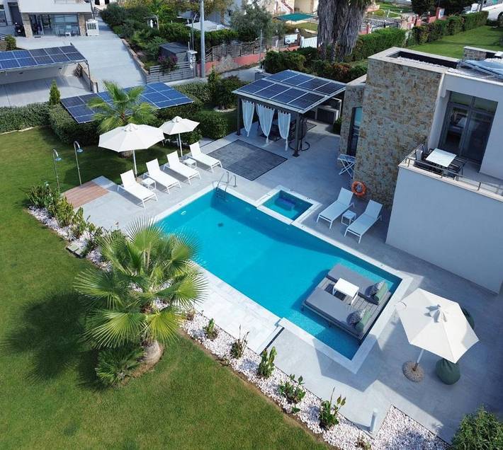 Villa für 6 Personen, mit Garten und Whirlpool sowie Pool und Kinderpool in Kassandra