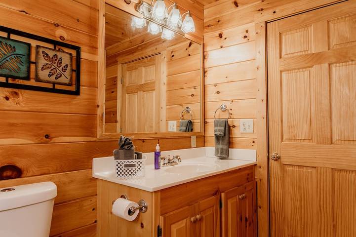 Glamping for 14 people, with hot tub and balcony in Great Smoky Mountains National Park