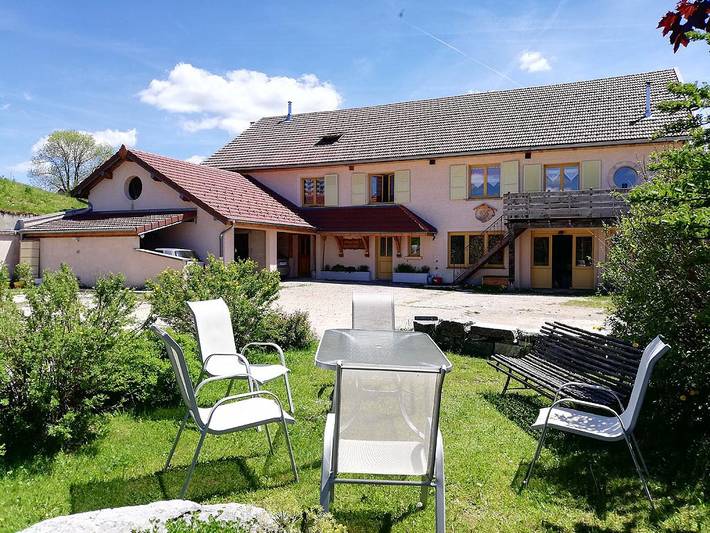 Gîte pour 4 personnes, avec jardin et balcon à Bief-des-Maisons