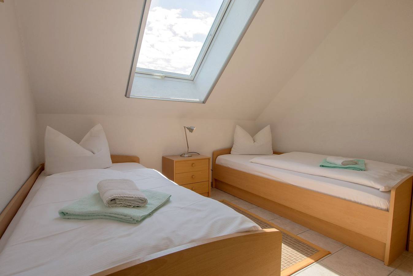 Ganze Wohnung, Moderne Ferienwohnung direkt am Strand mit Balkon in Ostseebad Zingst, Zingst