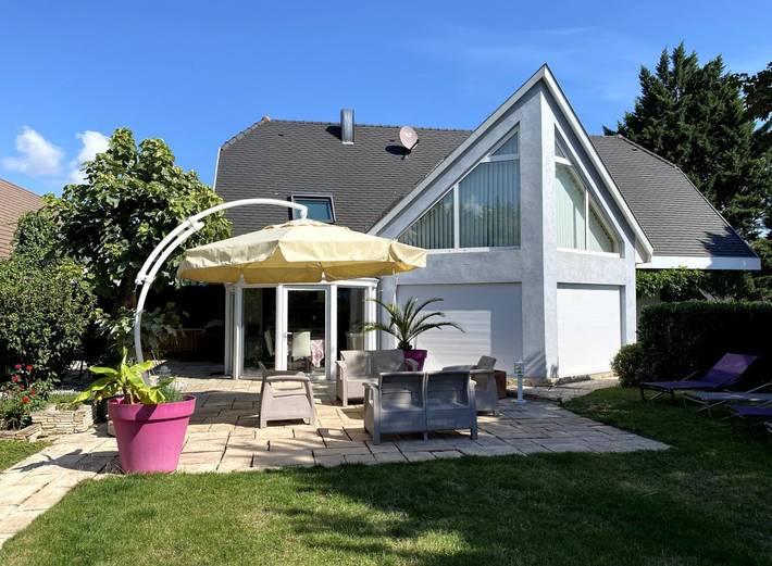 Gîte pour 10 personnes, avec jardin et terrasse - 1