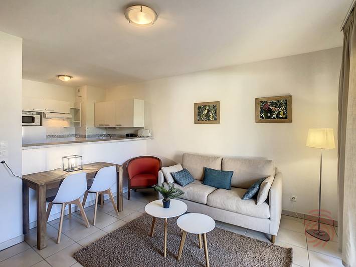 Apartamento entero, Apartamento F2 con terraza, aire acondicionado y WiFi - Animales permitidos, cerca de termas y golf in Lamalou-les-Bains, Region de Béziers