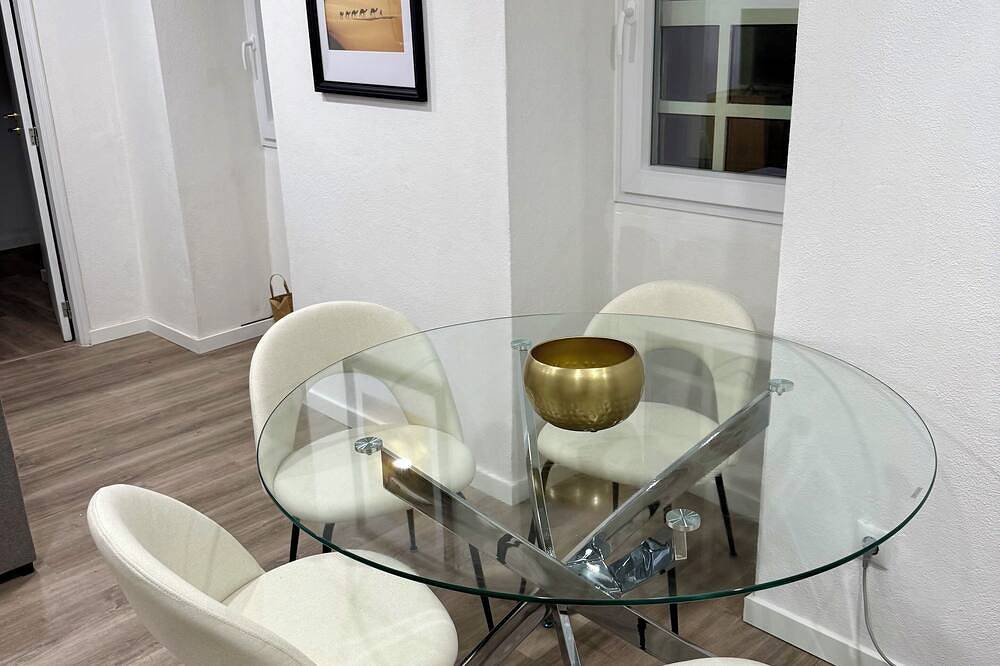 Cozy 1-bedroom apartment with Ac, Wifi in welcoming Guarda, foto 8