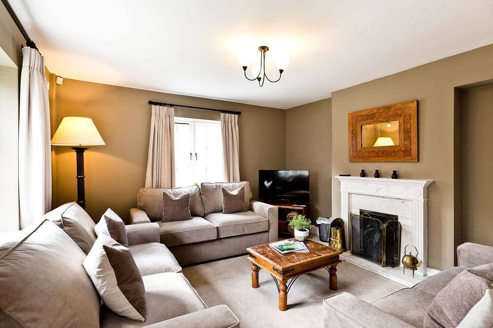 Entire apartment, The Farmhouse | Near Carsington Reservoir in Brassington, Derbyshire