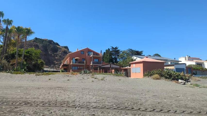 Apartamento de vacaciones para 4 personas, con terraza y jardín además de vistas y piscina - 1