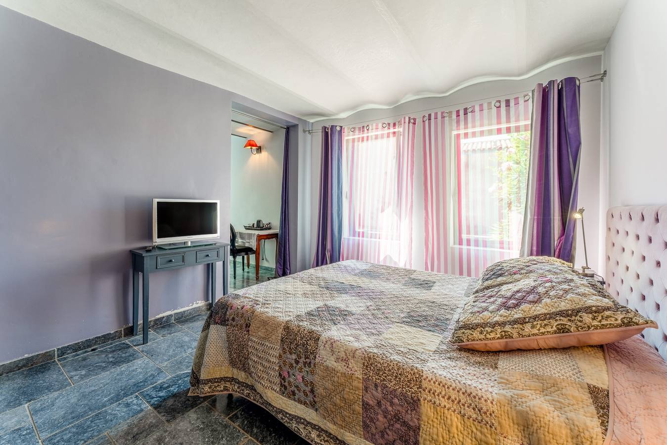 Gästehaus 'Chambre Double' mit Gemeinschaftspool, privater Terrasse und Wi-Fi in Rasteau, Vaucluse