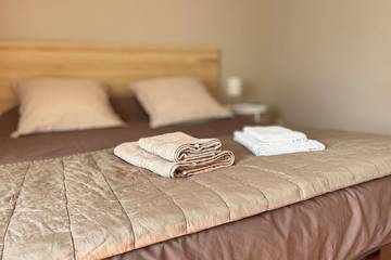 Gîte pour 3 personnes, avec piscine ainsi que jardin et terrasse à Caunes-Minervois