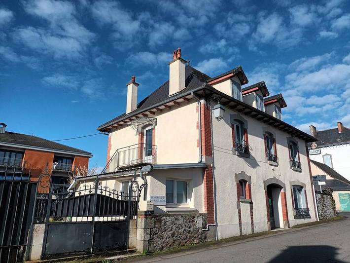 Location de vacances pour 12 personnes, avec Terrasse ainsi que Jardin et Vue à Saint-Illide