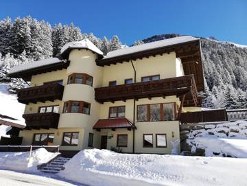 Ferienwohnung für 4 Personen, mit Garten und Balkon, kinderfreundlich im Pitztal