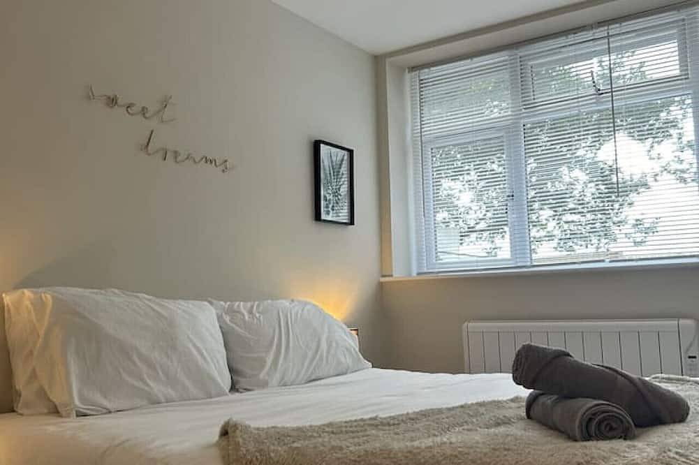 Ganze Wohnung, Spacious 1 bed apartment with free parking in Horsham, West Sussex