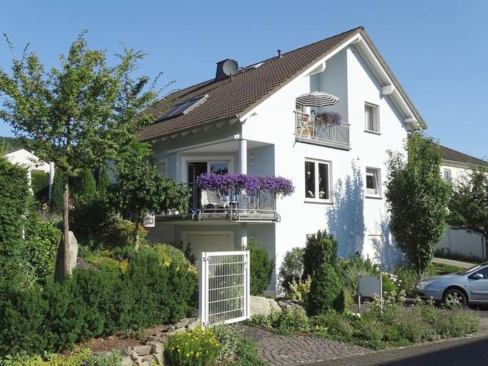 Ferienwohnung für 3 Personen, mit Terrasse und Garten sowie Ausblick in Ellenz-Poltersdorf