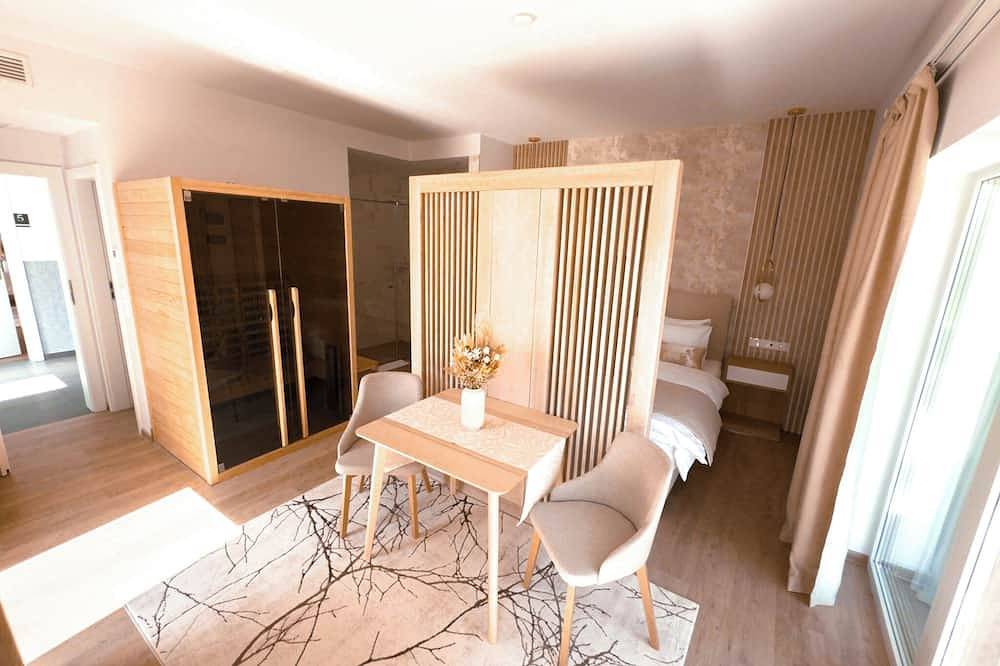 Ganze Wohnung, Prémium apartman Tihany központjában, kültéri jacuzzival és infraszaunával. in Tihany, Balatonfüredi járás