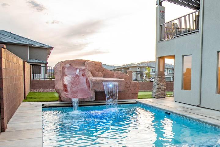Ferienhaus für 23 Personen, mit Ausblick und Pool sowie Kinderpool und Terrasse - 1