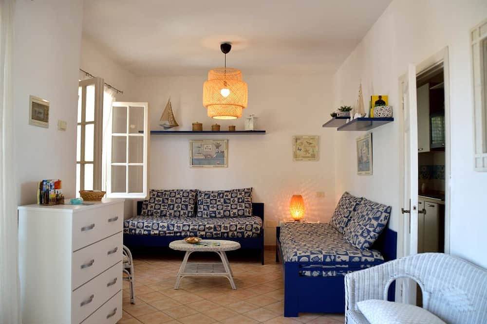 Hel lejlighed, Spacious and bright apartment within walking distance of the beach in Lido di Capoliveri, Elba