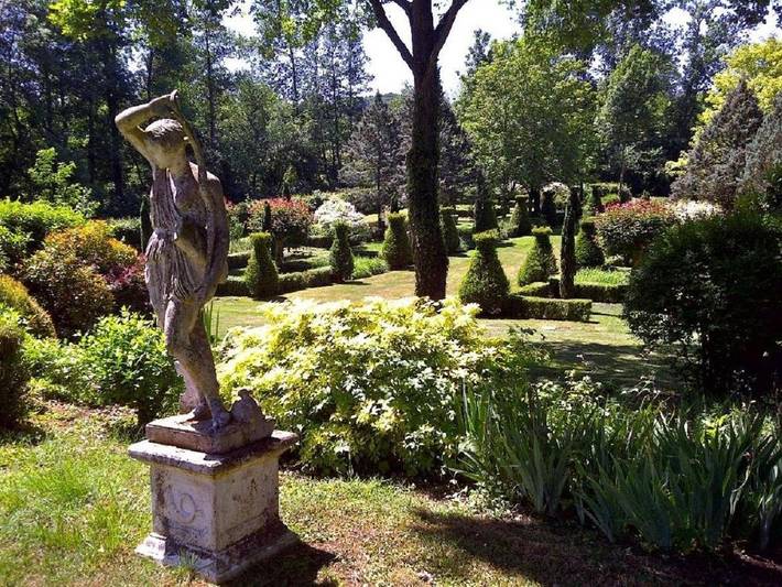 Location de vacances pour 5 personnes, avec piscine ainsi que vue et jardin à Mézilles - 3