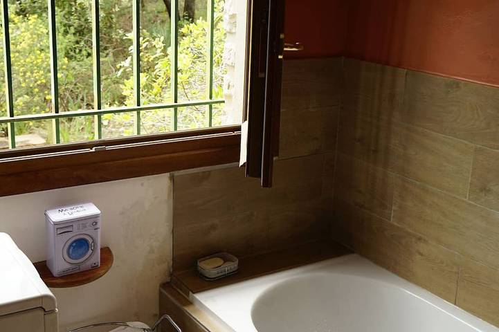 Location de vacances pour 6 personnes, avec terrasse et jardin à Solliès-Toucas - 4