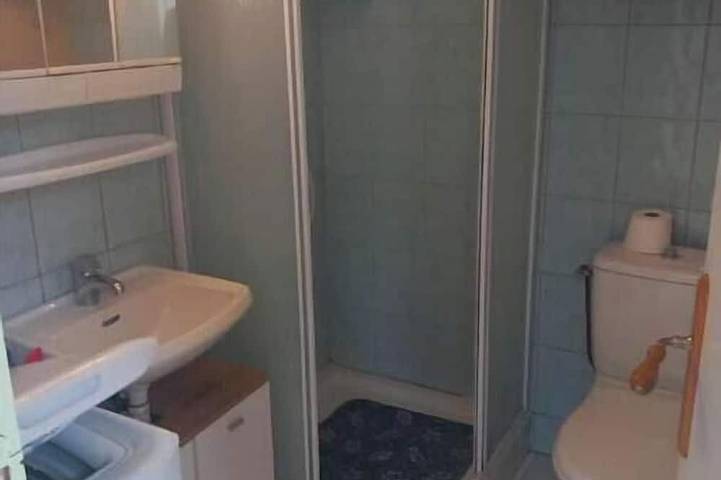Rent a small cottage in the style of a fisherman's cabin. in Hennebont, Côte des Mégalithes