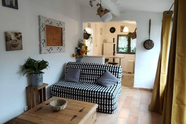 Location de vacances pour 6 personnes, avec Terrasse ainsi que Jardin et Piscine à Aramon