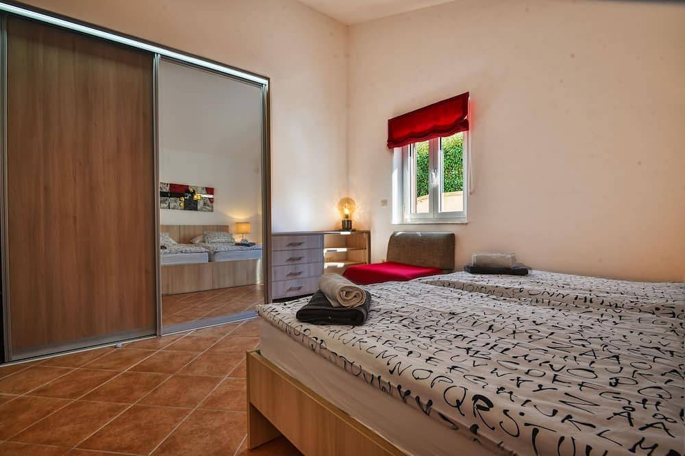 Moderne Villas mit Pool und tollen Meerblick,  1000 m vom Meer in Raša, Ostküste Istrien