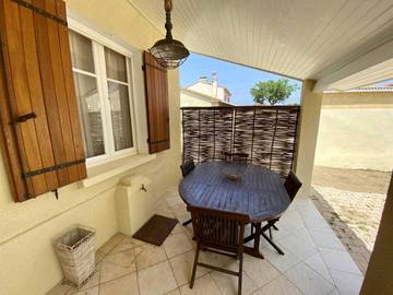 Gîte pour 4 personnes, avec piscine et sauna ainsi que terrasse et jacuzzi dans Plages des Cabanes de Fleury