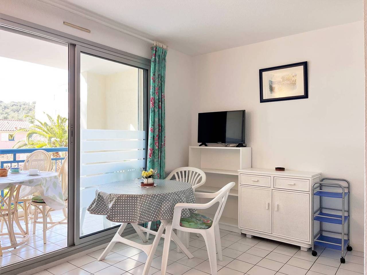 Ganze Wohnung, Familienfreundliche 2-Zimmer-Wohnung mit Pool, Terrasse & Parkplatz im ruhigen Quartier in Le Lavandou, Parc national Port-Cros