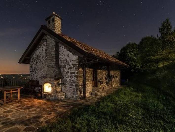 Location de vacances pour 3 personnes, avec jardin, animaux acceptés à Mombarcaro