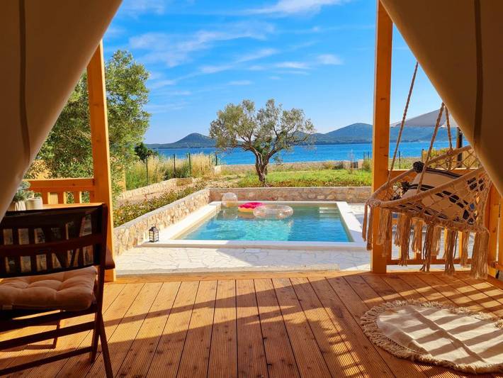Camping voor 3 personen, with Terras and Tuin as well as Zwembad and Uitzicht in Biograd na Moru