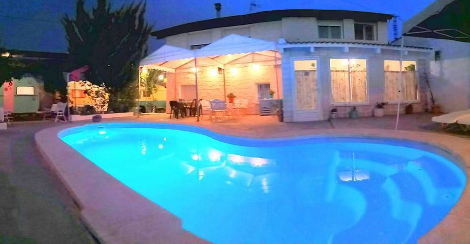 Casa rural para 18 personas, con Balcón y Jacuzzi además de Terraza y Jardín en Elda - 4