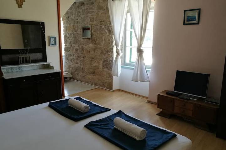 Ganze Wohnung, Buena Vista Apartment mit Meerblick in Vis Stadt, Vis (Dalmatien)