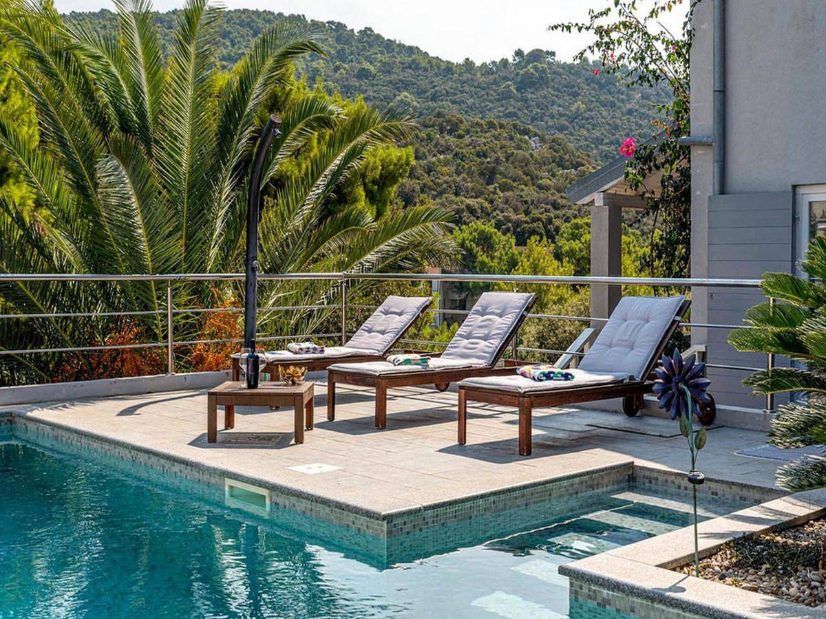 Six-Bedroom Villa with Pool in Dubrovnik-Neretva