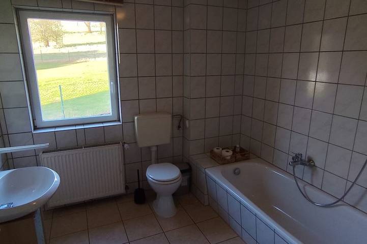 Appartement entier, Appartement spacieux avec terrasse, jardin, piscine, poêle à bois, sauna, Suisse saxonne in Sebnitz, Massif gréseux de l'Elbe
