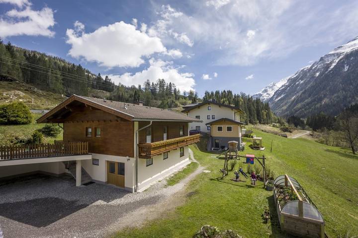 Ferienhaus für 8 Personen, mit Balkon und Terrasse sowie Garten in Rauris