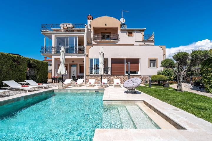 Ferienwohnung für 4 Personen, mit Balkon und Pool - 1