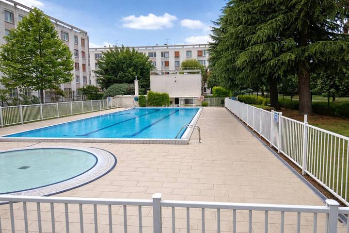 Appartement de vacances pour 6 personnes, avec Balcon et Terrasse ainsi que Piscine et Vue à Montmorency