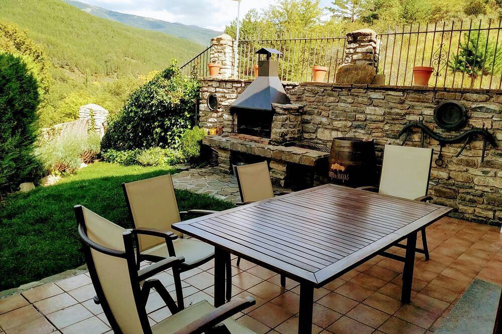 Casa Rural Artena for 7 people in Jaca, Spanish Pyrenees
