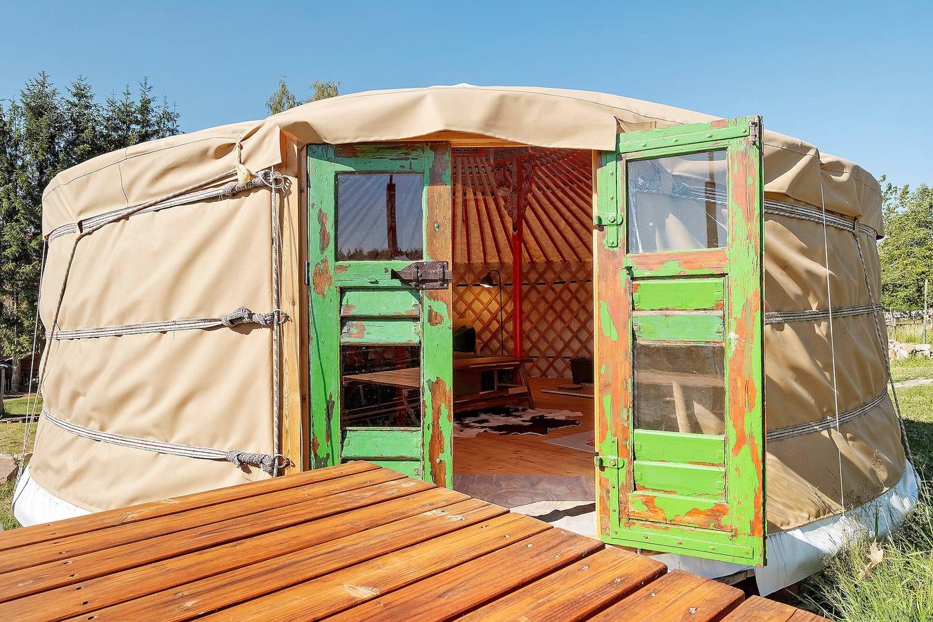 Yurta mongola artesanal en el Nido del Halcón in Bubenbach (Eisenbach), Eisenbach