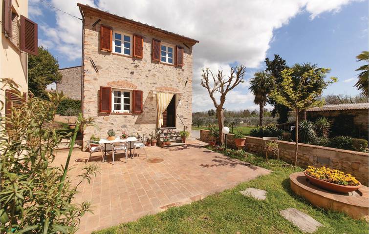 Agriturismo per 5 persone, con Terrazza e Giardino a Cascina