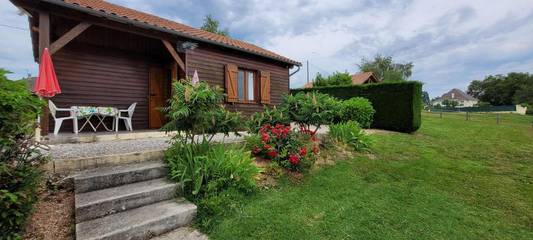 Gîte pour 4 personnes, avec piscine et terrasse à Châtres