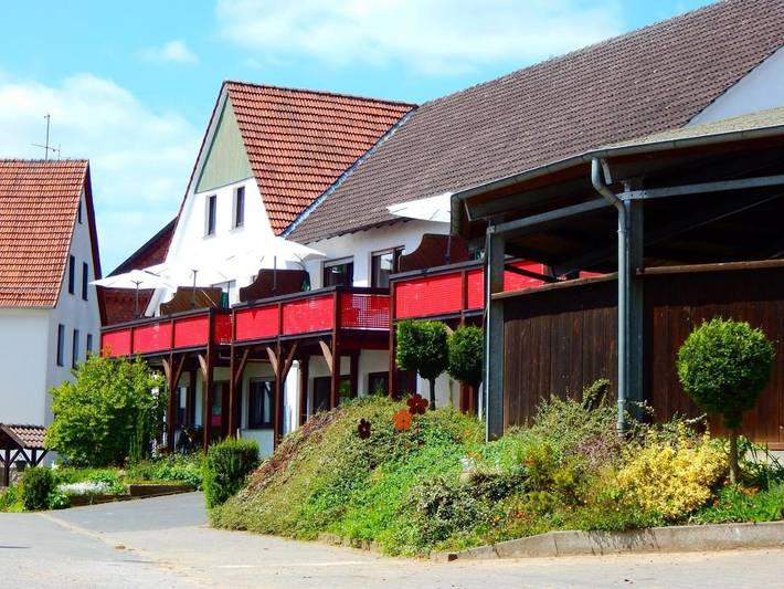 Gästehaus für 4 Personen, mit Balkon und Terrasse sowie Garten