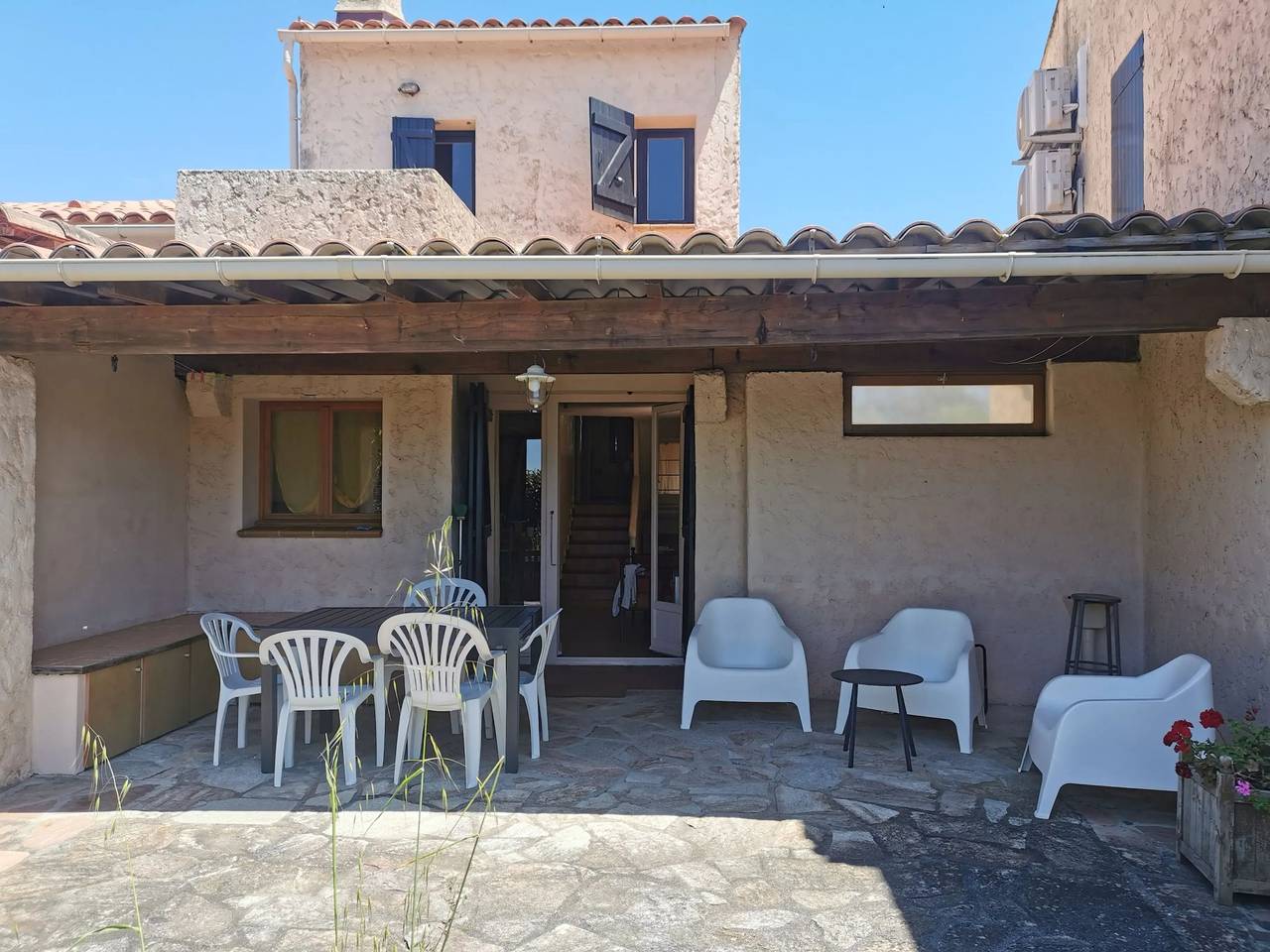 Casa acogedora en Calcatoggio con jardín vallado. in Tiuccia, Calcatoggio