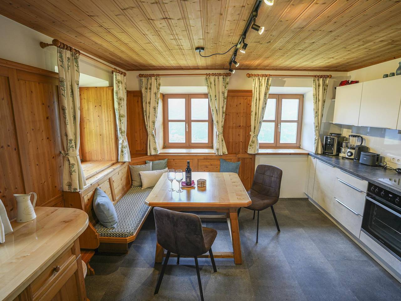 Beim Rauter - Emberger Alm - Beim Rauter – Emberger Alm in Kreuzeckgruppe, Berg im Drautal