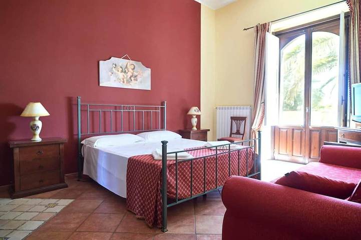 Location de vacances pour 18 personnes, avec Balcon et Jacuzzi ainsi que Jardin et Sauna à Piedimonte Etneo - 4