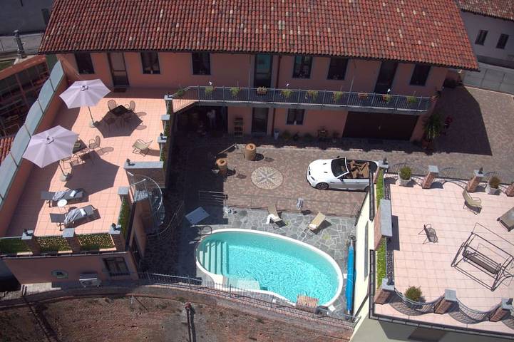 Appartamento vacanze per 2 persone, con idromassaggio e sauna nonché balcone, con animali domestici in Langhe