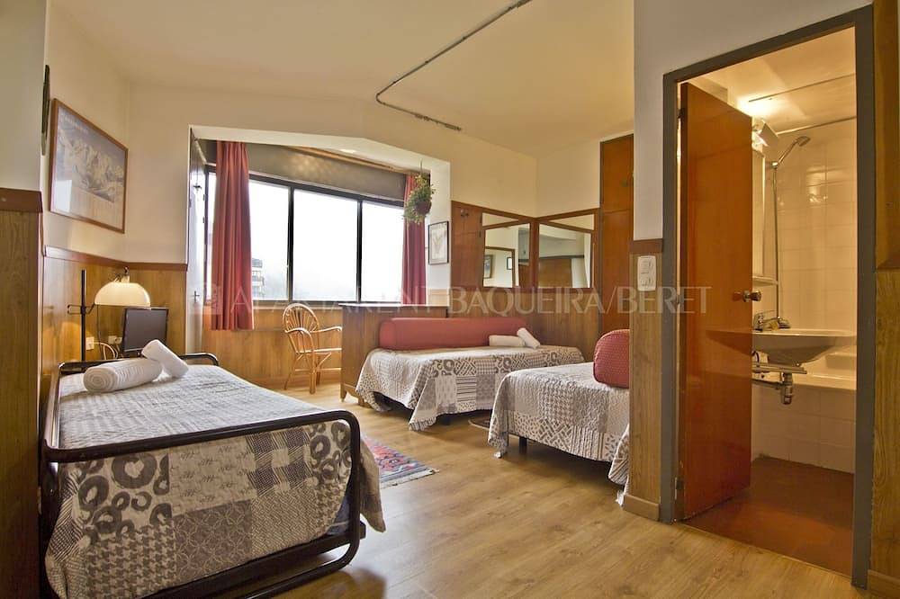 Entire apartment, Bosc - Edificio Mauberme in Baqueira, Naut Aran