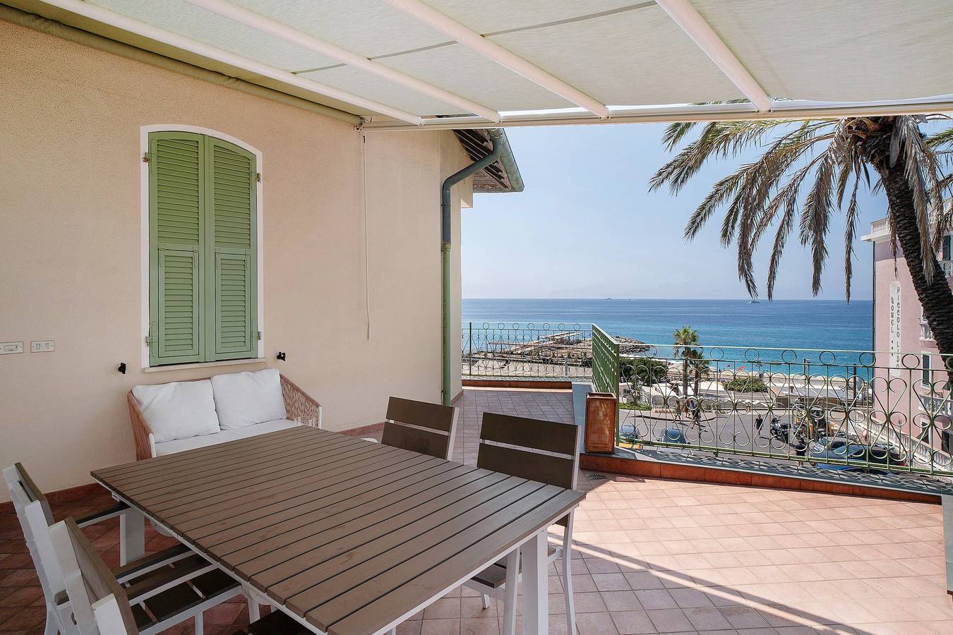 Apartamento 'Wonderful Flat By Sea Chez Monique' con vistas al mar, terraza privada y Wi-Fi in Bordighera, Riviera di Ponente
