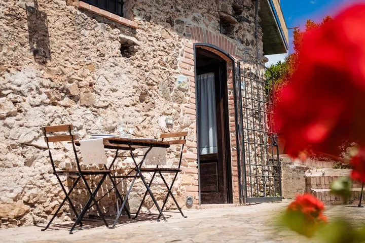 Holiday apartment for 2 people, with pool and garden as well as view - 1