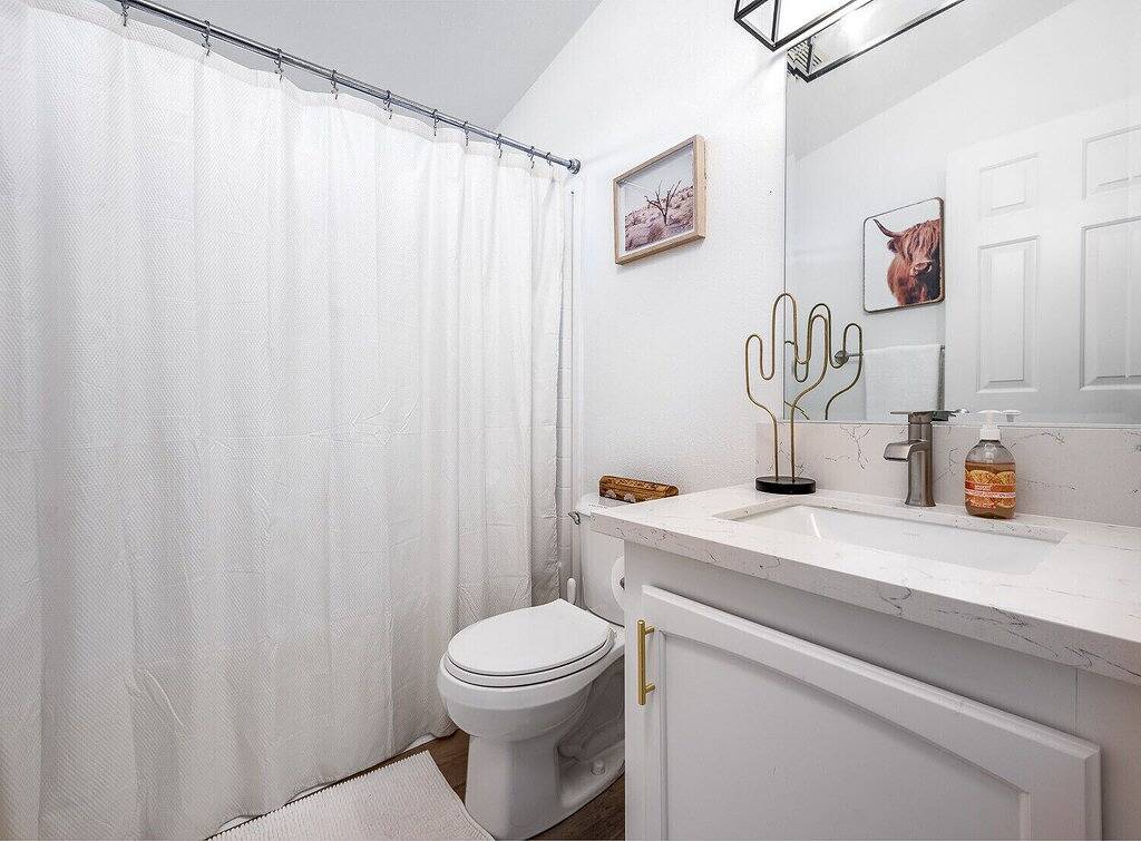 Private Hilltop Beauty in a Rural Setting in Lake Elsinore, Riverside County